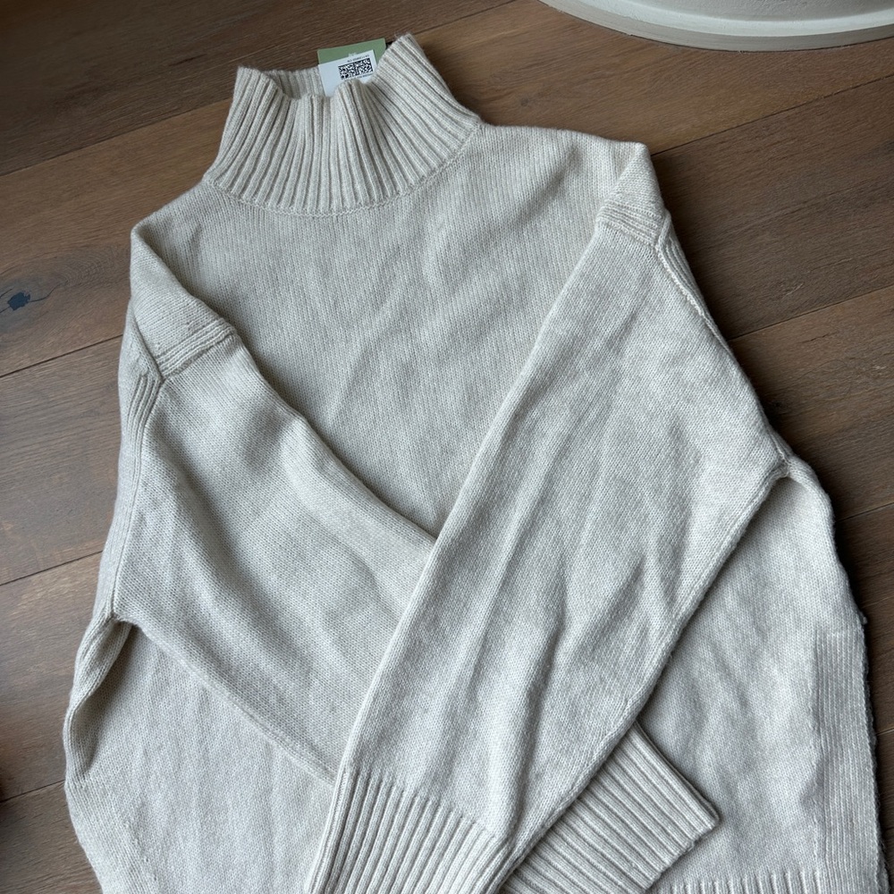 H&M nwt beige sweater